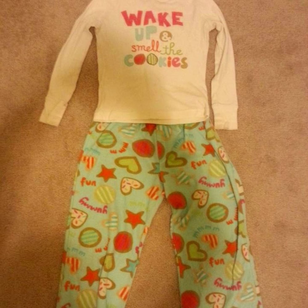 Gap size 10 pjs (fleece bottoms) EUC